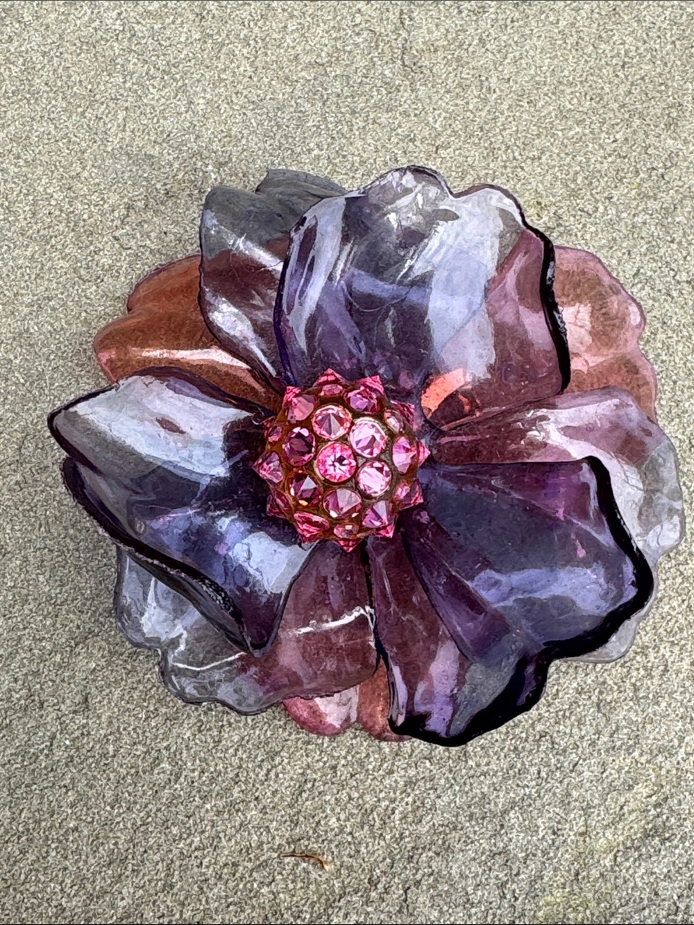 VINTAGE LUCITE CRESTED PURPLE PINK FLOWER BROOCH PIN